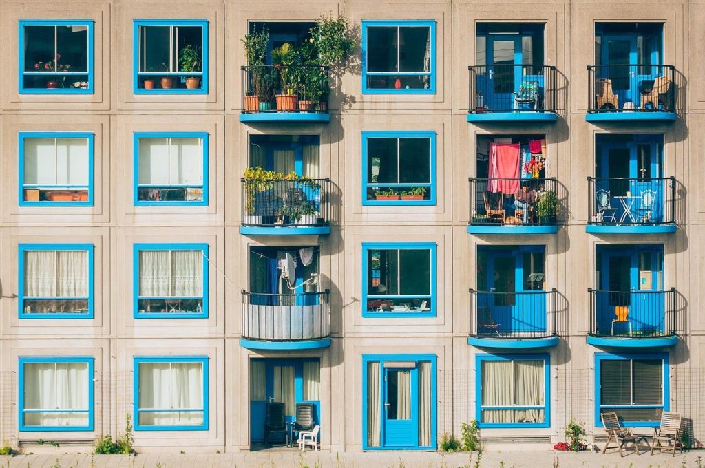 Vergelijking waterdoorlatend en waterdicht zonnedoek voor tuin en terras met tips voor juiste keuze