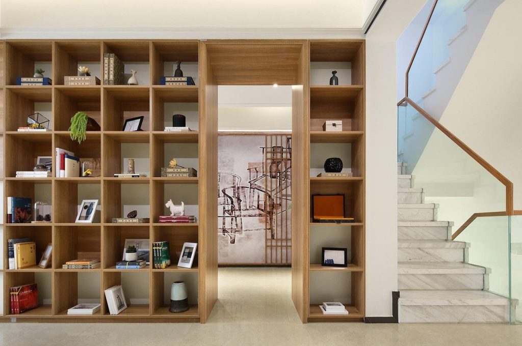 Maatwerk trap in modern interieur - houten trapvorm aangepast aan de ruimte en interieurstijl